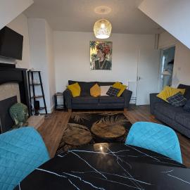 Lovely 2 Bedroom Apartment in Central Location, hotel in Greenock