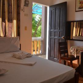 Nanette's Tourist Inn: Bantayan Island şehrinde bir otel