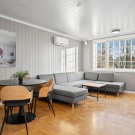 Stor leilighet med plass til 6 personer og gratis parkering