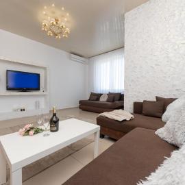 Nikira apartment 162 Оболонская набережная, hotelli Kiovassa