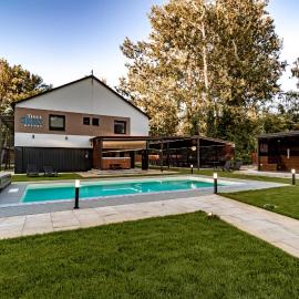 Tisza Lux Resort: Dombrád şehrinde bir otel