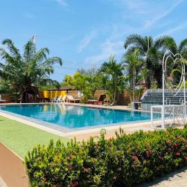 แสงหิรัญ บีช รีสอร์ท, hotel u gradu Pran Buri