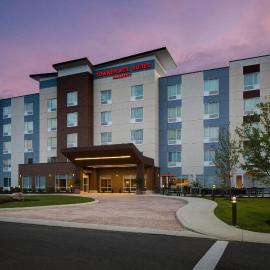 TownePlace Suites by Marriott Pittsburgh Harmarville, hotel sa Harmarville