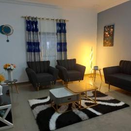 Bel appartement meublé en centre-ville de Bertoua, hotel in Bertoua
