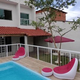 Hostel Altas Ondas - 500m da praia، فندق في إيتانهايم