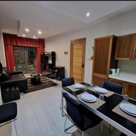 Bugibba Central Modern Apartment, готель у місті Сент-Полс-Бей