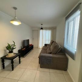 Excelente apartamento com duas suítes na Praia Brava, hotel u gradu Itažai