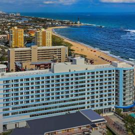Residence Inn Fort Lauderdale Pompano Beach/Oceanfront, хотел в Помпано Бийч