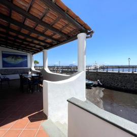 Casa Segreto, sul porto di Santa Marina Salina