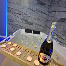 Centrum Jacuzzi prywatny parking klimatyzacja 5, hotel en Radom