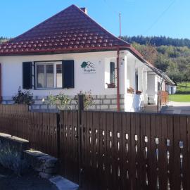 Hegyköz Vendégház, hotell i Pusztafalu