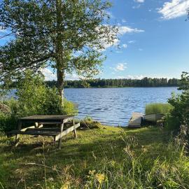 Fully equipped country house with lake location