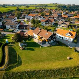 FeWo Froschkönig mit Sauna & Bergblick, Self-Check-in, WLAN, Parkplatz, zentrumsnah – hotel w mieście Nesselwang
