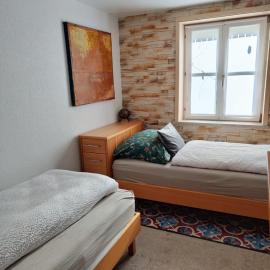 Gemütliches 2 Bettzimmer mit Gemeinschaftsbad und kleiner Küche, hotel in Alberschwende