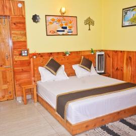 Anurag Hotel: Chakrāta şehrinde bir otel