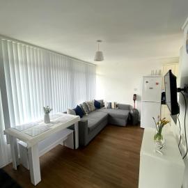 Beautiful 2 Bedroom Chalet 22 Cordova, Selsey, hotel in Selsey