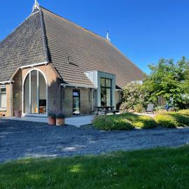 Statelan Logies, sfeervol en luxe ingericht vakantiehuis met 2 slaapkamers in het hart van friesland