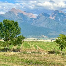Private Home With Amazing Mountain Views-Two Bedroom and Two Bath, hotel in Saint Ignatius