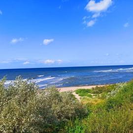 HausLIEBLINGSPLATZ - am Meer - Luxus Villa mit 4 Schlafzimmern, 3 Badezimmern Sauna, Kamin, Weber-Grill und Wallbox, hotel v destinácii Dranske
