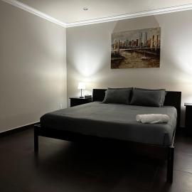 Luxury Vancouver Suite Near Skytrain with Direct Access to YVR & Downtown โรงแรมในแวนคูเวอร์