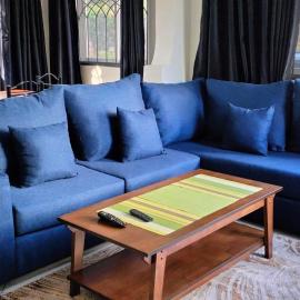 Royal Palms Apartment A2: Mtwapa şehrinde bir otel