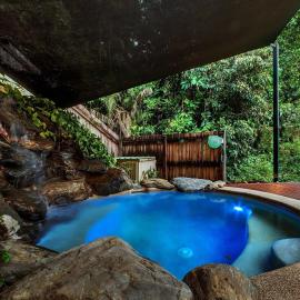 Secluded Romantic Getaway For Two - Kuranda Queensland, hotel v destinácii Kuranda