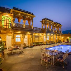 ELIVAAS Amber Royale 3 BHK with Pvt Pool & Terrace, hotel in Udaipur