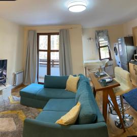 Ski to door at Mountain View 1BR condo Bansko, hotel di Bansko
