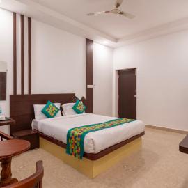 Treebo Royal Plaza, 700 Mts From Promenade Beach