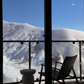 Luxury duplex with mountain views, new gudauri, hotel v destinaci Gudauri