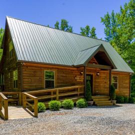 New Listing! Wine Country Retreat - 2 Bed, Hot Tub, hotel a Dahlonega