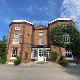 Rossett Hall Hotel, hotel di Rossett