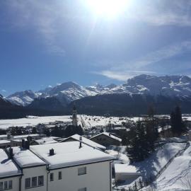 Suite best space for a couple on top of the world – hotel w mieście Samedan