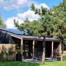 Chalet de Scherpenweide, compleet landelijk gelegen huisje met optie jacuzzi, Hotel in Leur