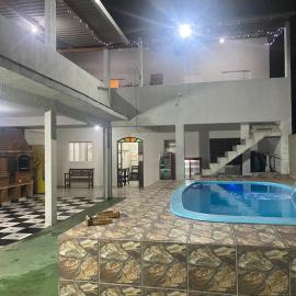 Ótima casa com piscina em Praia Grande