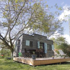 Tiny House chez des maraîchers、LʼIsle-Arnéのホテル