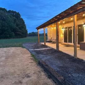 Magnolia Estate Container Home, hotel in Sardis