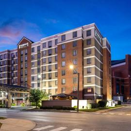 Staybridge Suites Indianapolis Downtown-Convention Center by IHG، فندق في انديانابوليس