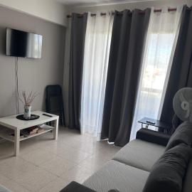 Ptolemaidos cosy Family apartment, hotel u Larnaki