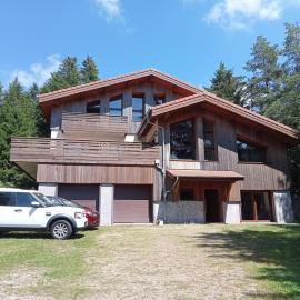 L'Eau Vive - chalet avec piscine intérieure, hôtel à La Bresse