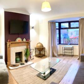 Long Eaton house sleeps 6 & double sofabed
