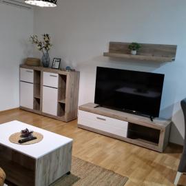 Finans2, hotel em Ruma