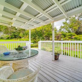 7 Mi to Volcanoes NP: Serene Cottage w/ Deck!