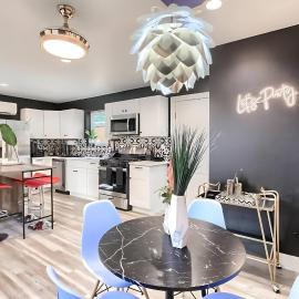 Stylish 3BR East Side Retreat w Patio & BBQ, hotel sa Austin