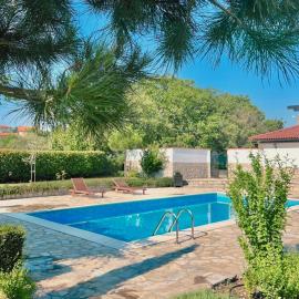 Garden Villa 2 Bedroom Villa with pool near to Sunny beach