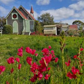 Romantic Retreat Pod by Historic Church on Wine Route, Hotel in Bangor