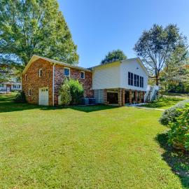 1 Mi to Dtwn: Home w/ Fire Pit & Deck in Hudson!
