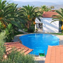 Houdis Houses, hotel u gradu Paralion astros
