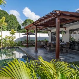 Paraluman, large Villa with pool