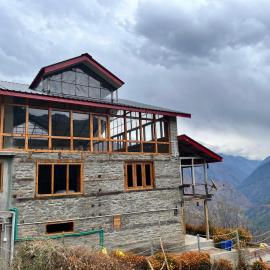 Ch'i Soulstone HomeStay, hotel in Sainj